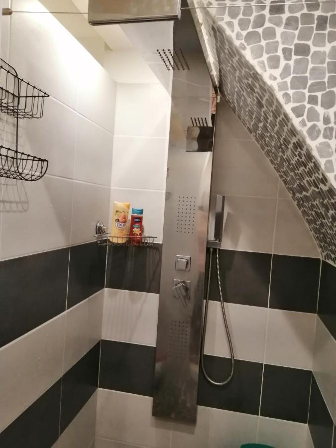 לינה וארוחת בוקר Ferolles Jacuzzi Massage Sur Rdv,Duo,Reiki,Californien, Reflexologie Plantaire, Et Bouteille Mousseux Offerte מראה חיצוני תמונה